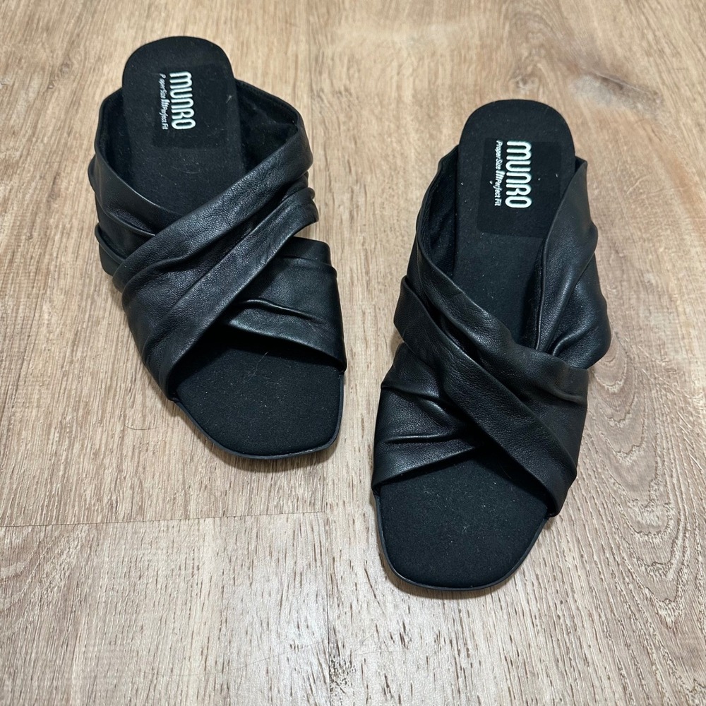 MUNRO | Black Leather Open Toe Twisted Kitten Slide Mules, 7.5W (L), 7.5M (R) - Picture 5 of 12